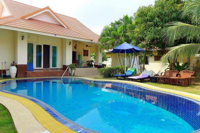 House for sale East Pattaya showing the house and pool House for sale East Pattaya showing the house and pool