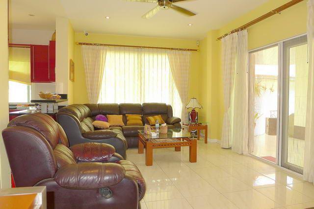 House for sale East Pattaya showing the large living area House for sale East Pattaya showing the large living area
