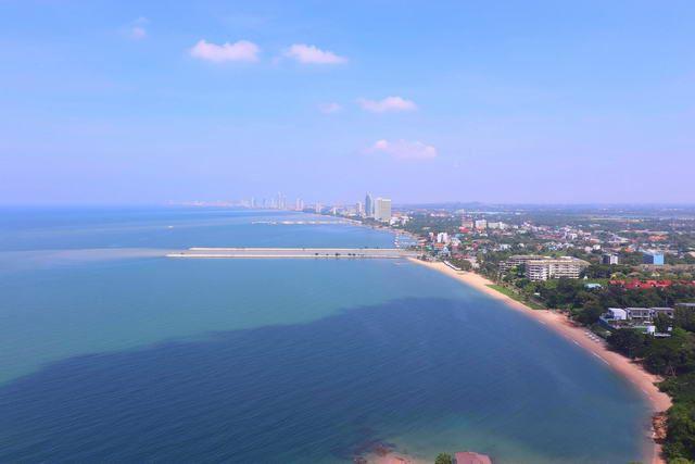 Condominium for sale Ban Amphur showing the view towards Pattaya Condominium for sale Ban Amphur showing the view towards Pattaya