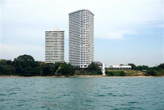Condominium for sale Ban Amphur showing the condo building