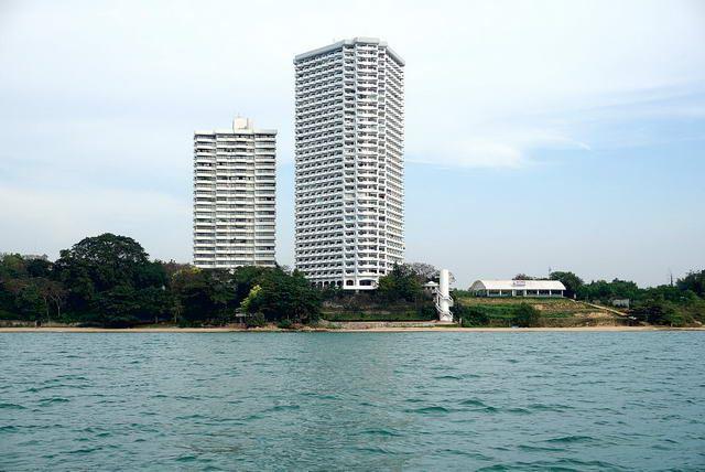 Condominium for sale Ban Amphur showing the condo building Condominium for sale Ban Amphur showing the condo building