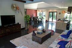 House for sale in Pattaya showing the living area