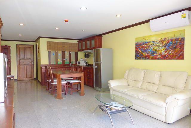 Condominium for sale Jomtien showing the living area Condominium for sale Jomtien showing the living area