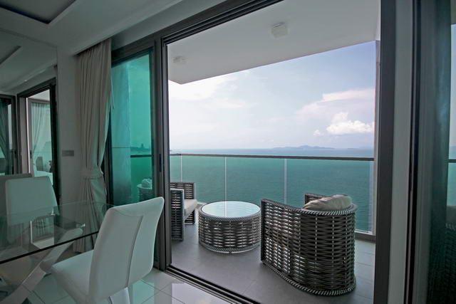 Condominium for sale Wong Amat showing the balcony Condominium for sale Wong Amat showing the balcony
