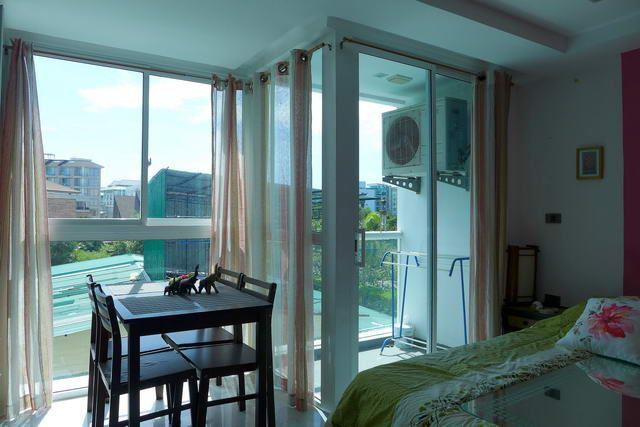 Condominium for sale Wong Amat showing the dining area Condominium for sale Wong Amat showing the dining area