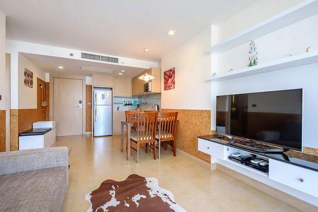 Condominium for sale Pratumnak Hill showing the large living area Condominium for sale Pratumnak Hill showing the large living area