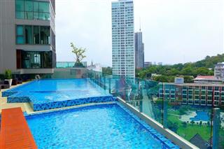 Condominium for sale Pratumnak Hill showing the communal pool