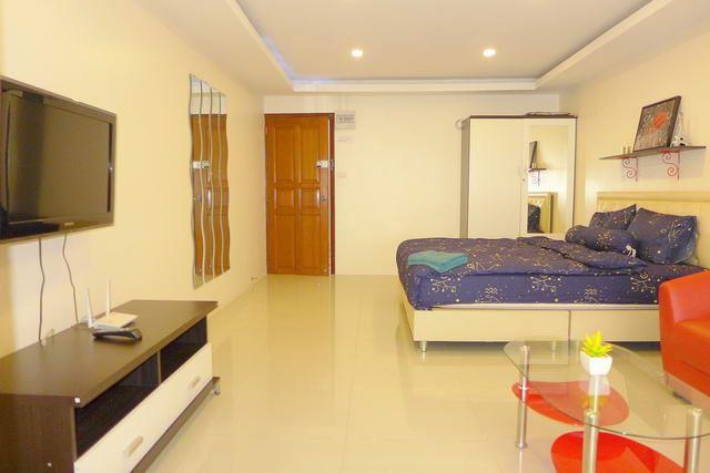 Condominium for sale Pattaya Beach showing the sleeping area Condominium for sale Pattaya Beach showing the sleeping area