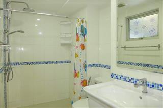 Condominium for sale Pattaya Beach showing the bathroom