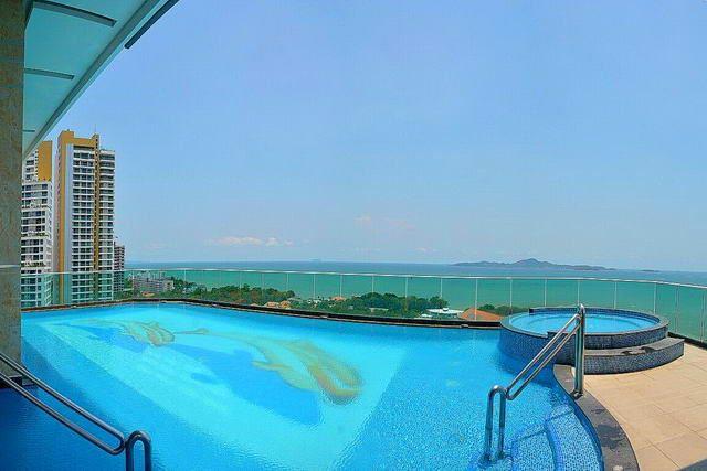 Condominium for sale Pratumnak Hill showing the communal pool Condominium for sale Pratumnak Hill showing the communal pool