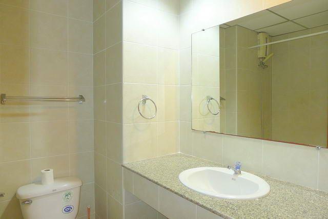 Condominium for sale Jomtien showing the bathroom Condominium for sale Jomtien showing the bathroom