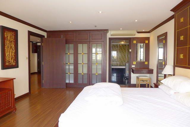 Condominium for sale Pratumnak Hill showing the bedroom suite Condominium for sale Pratumnak Hill showing the bedroom suite