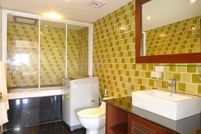 Condominium for sale Pratumnak Hill showing the bathroom Condominium for sale Pratumnak Hill showing the bathroom