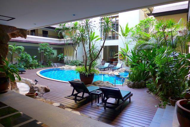 Condominium for sale Pratumnak Hill showing the communal pool Condominium for sale Pratumnak Hill showing the communal pool