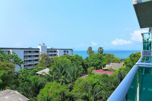 Condominium for sale Wong Amat showing the balcony view Condominium for sale Wong Amat showing the balcony view