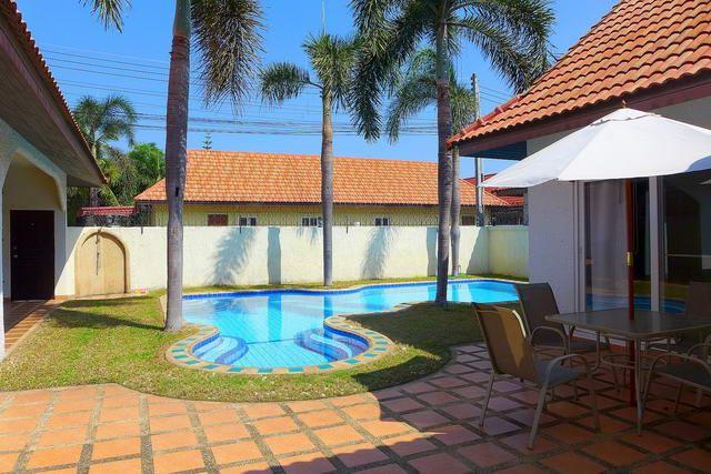 House for sale East Pattaya showing the pool and terraces House for sale East Pattaya showing the pool and terraces