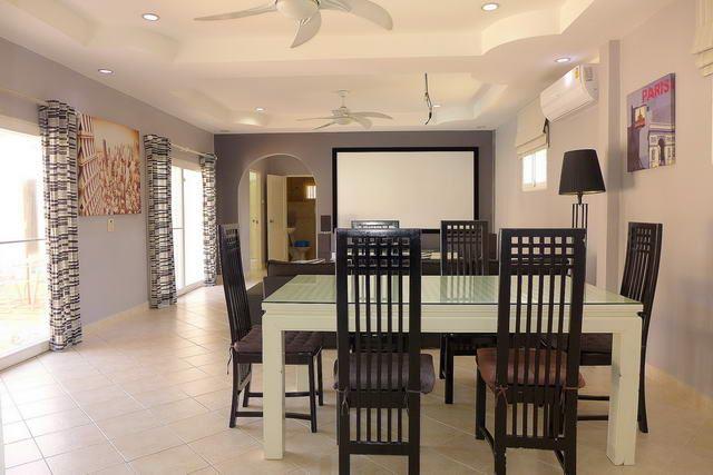 House for sale East Pattaya showing the dining area House for sale East Pattaya showing the dining area