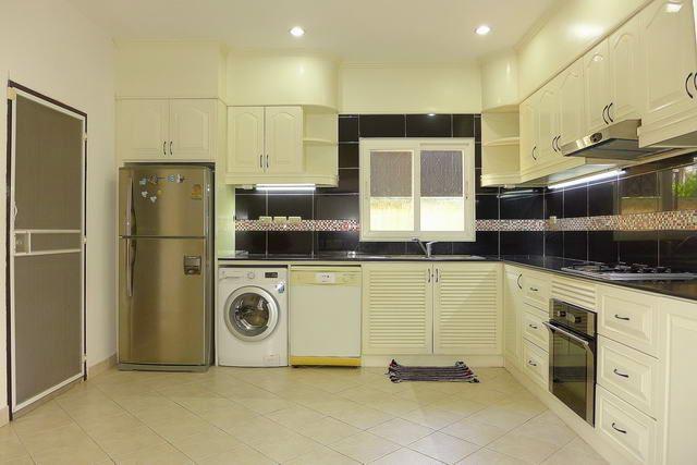 House for sale East Pattaya showing the kitchen House for sale East Pattaya showing the kitchen