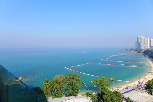 Condominium for sale Wong Amat showing the balcony view Condominium for sale Wong Amat showing the balcony view