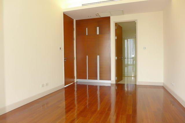 Condominium for sale Wong Amat showing the built-in wardrobes Condominium for sale Wong Amat showing the built-in wardrobes