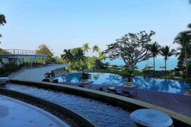 Condominium for sale Wong Amat showing the communal pool Condominium for sale Wong Amat showing the communal pool