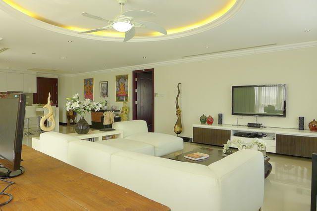 Condominium for sale Central Pattaya showing the living area Condominium for sale Central Pattaya showing the living area