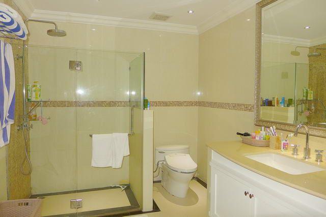 Condominium for sale Central Pattaya showing a bathroom Condominium for sale Central Pattaya showing a bathroom
