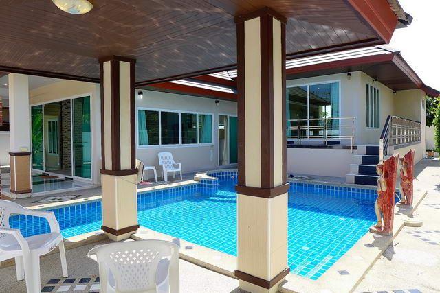 House for sale Huay Yai showing the Sala and pool House for sale Huay Yai showing the Sala and pool
