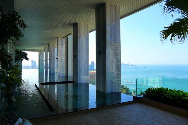 Condominium for sale Wong Amat showing the sky pool Condominium for sale Wong Amat showing the sky pool