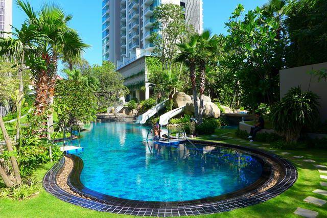 Condominium for sale Wong Amat showing the communal pool Condominium for sale Wong Amat showing the communal pool