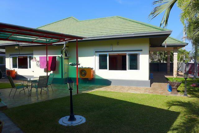 House for sale East Pattaya showing the house and garden House for sale East Pattaya showing the house and garden