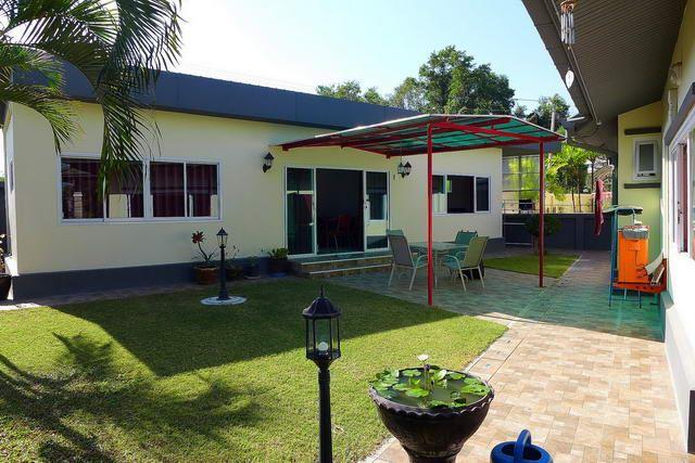 House for sale East Pattaya showing the guest house House for sale East Pattaya showing the guest house