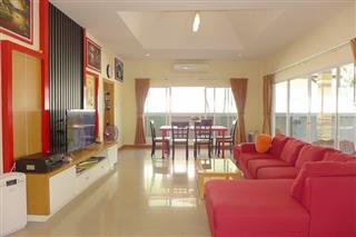 House for sale East Pattaya showing the living areas