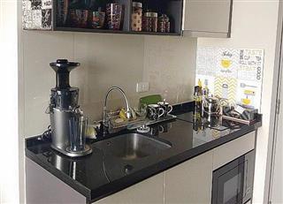 Condominium for sale Central Pattaya showing the kitchen