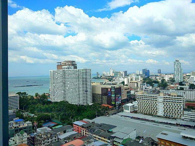 Condominium for sale Central Pattaya showing the balcony view Condominium for sale Central Pattaya showing the balcony view