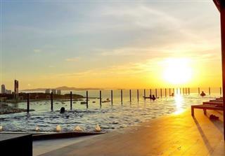 Condominium for sale Central Pattaya showing the balcony sunset