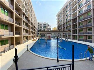 Condominium for sale South Pattaya showing the communal pool