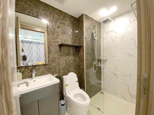 Condominium for sale South Pattaya showing the bathroom Condominium for sale South Pattaya showing the bathroom