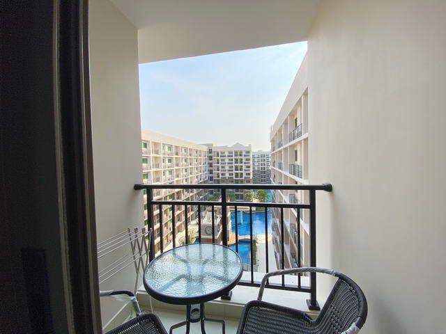 Condominium for sale South Pattaya showing the balcony