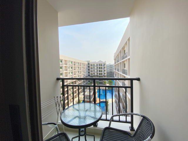 Condominium for sale South Pattaya showing the balcony Condominium for sale South Pattaya showing the balcony