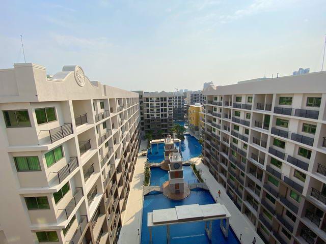 Condominium for sale South Pattaya showing the balcony view Condominium for sale South Pattaya showing the balcony view