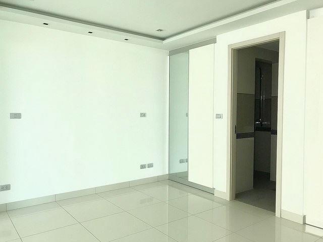 Condominium for sale Wong Amat showing the bedroom Condominium for sale Wong Amat showing the bedroom