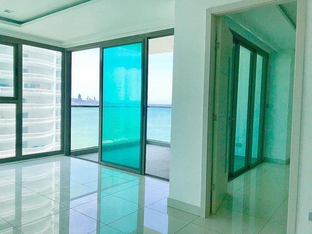 Condominium for sale Wong Amat showing the balcony Condominium for sale Wong Amat showing the balcony