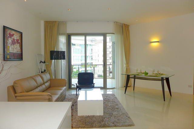 Condominium for sale Wong Amat showing the large living area Condominium for sale Wong Amat showing the large living area