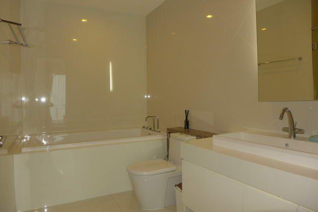 Condominium for sale Wong Amat showing the master bathroom