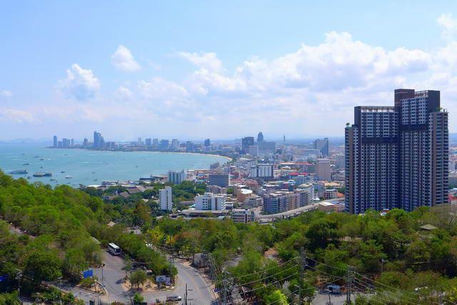 Condominium for sale South Pattaya showing the balcony view Condominium for sale South Pattaya showing the balcony view