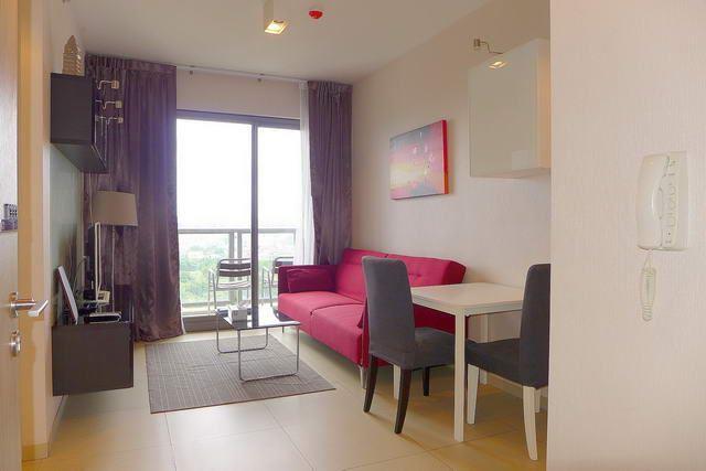 Condominium for sale South Pattaya showing the living area Condominium for sale South Pattaya showing the living area