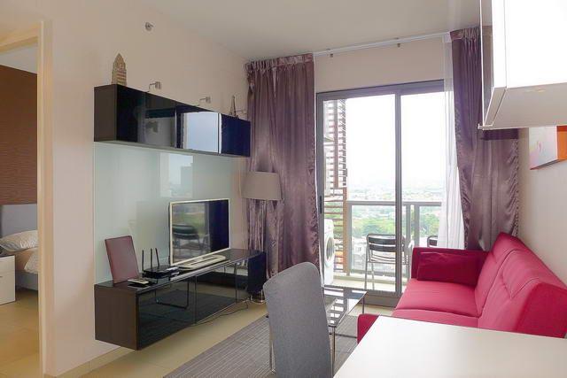 Condominium for sale South Pattaya showing the dining and living areas