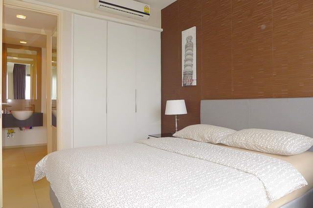 Condominium for sale South Pattaya showing the bedroom suite Condominium for sale South Pattaya showing the bedroom suite