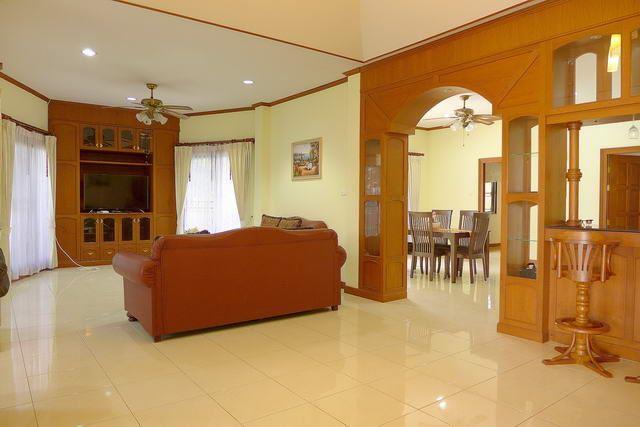 House for sale East Pattaya showing the open plan concept